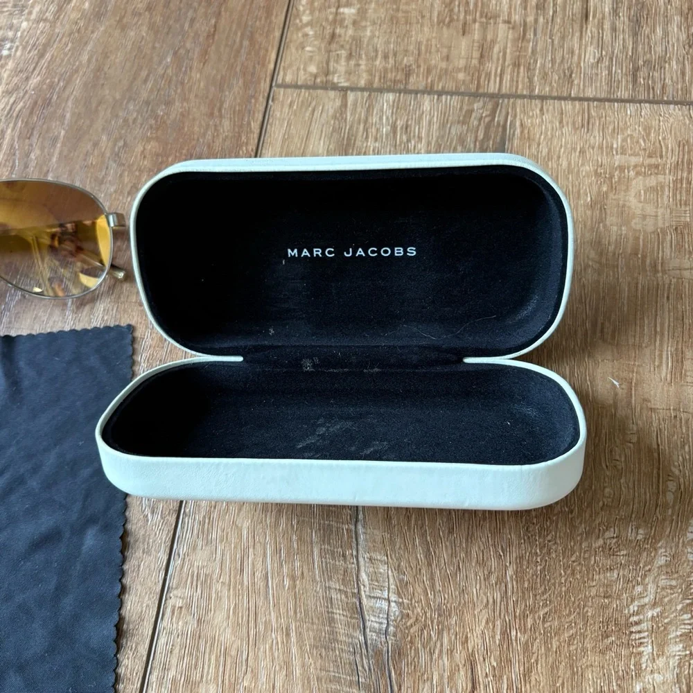 Marc Jacobs Stylish Aviator Sunglasses with Case